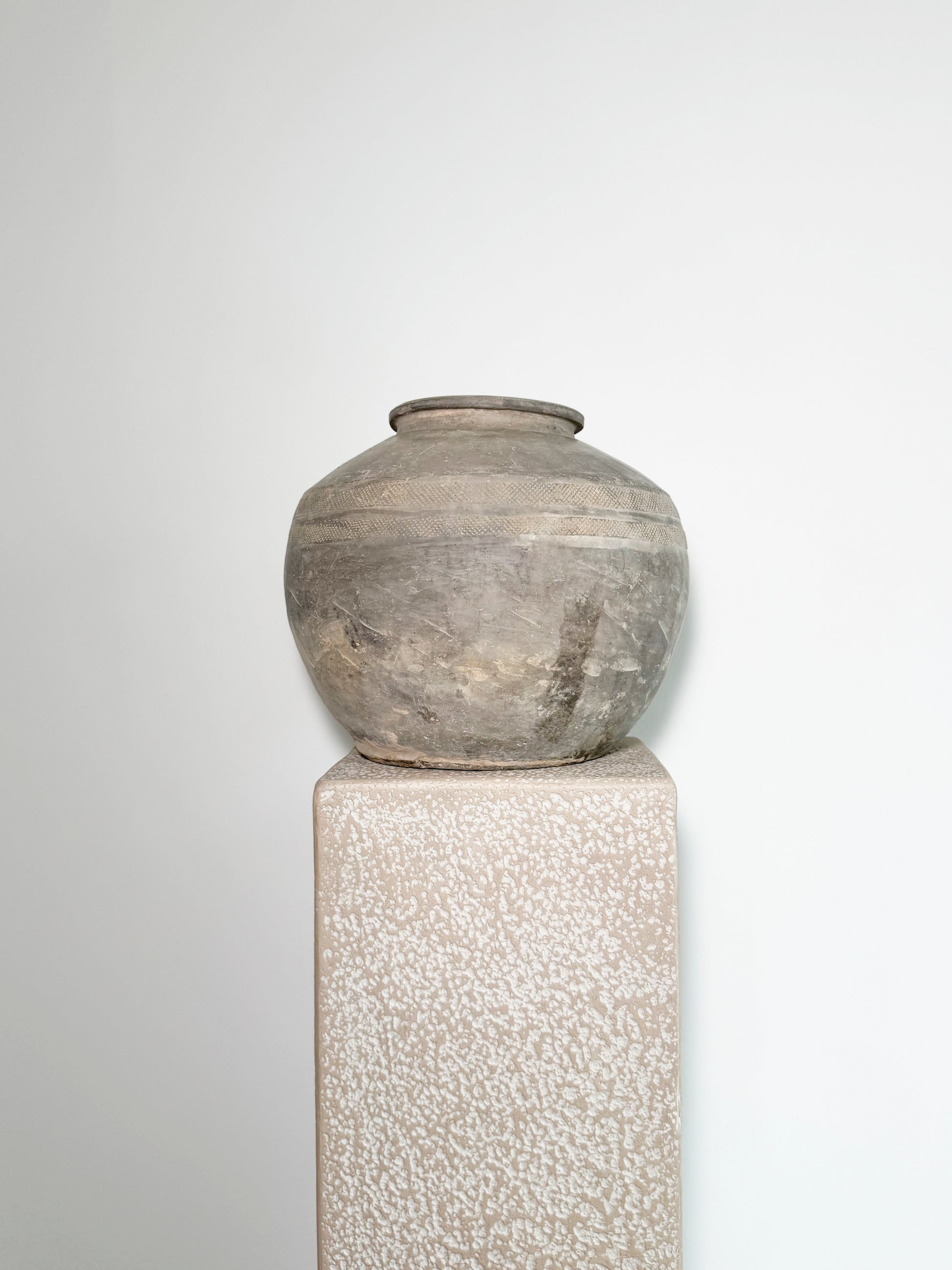 Chinese Warring States Pottery Jar. Antique pottery