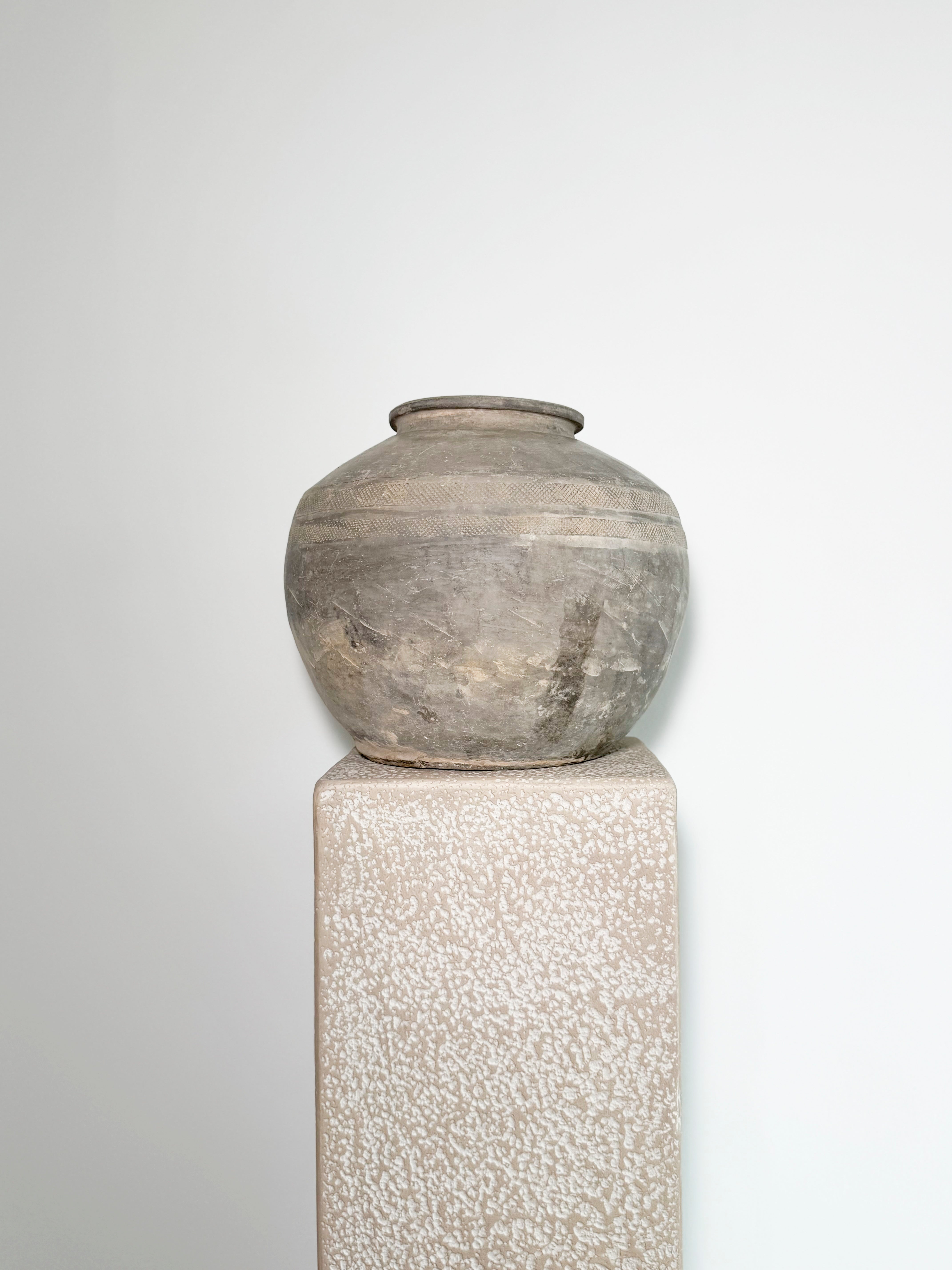 Chinese Warring States Pottery Jar. Antique pottery