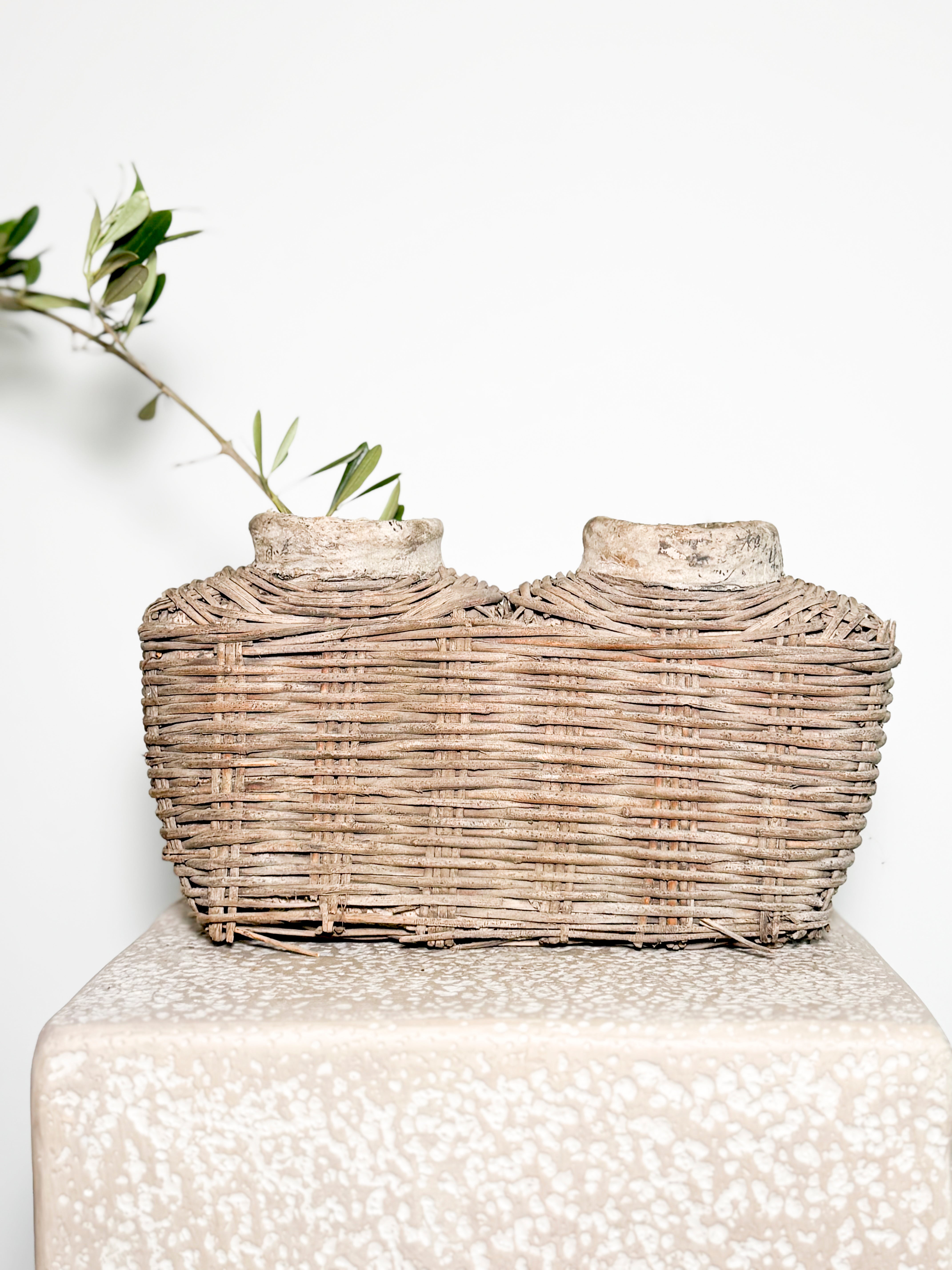 Double antique vase loam basket 