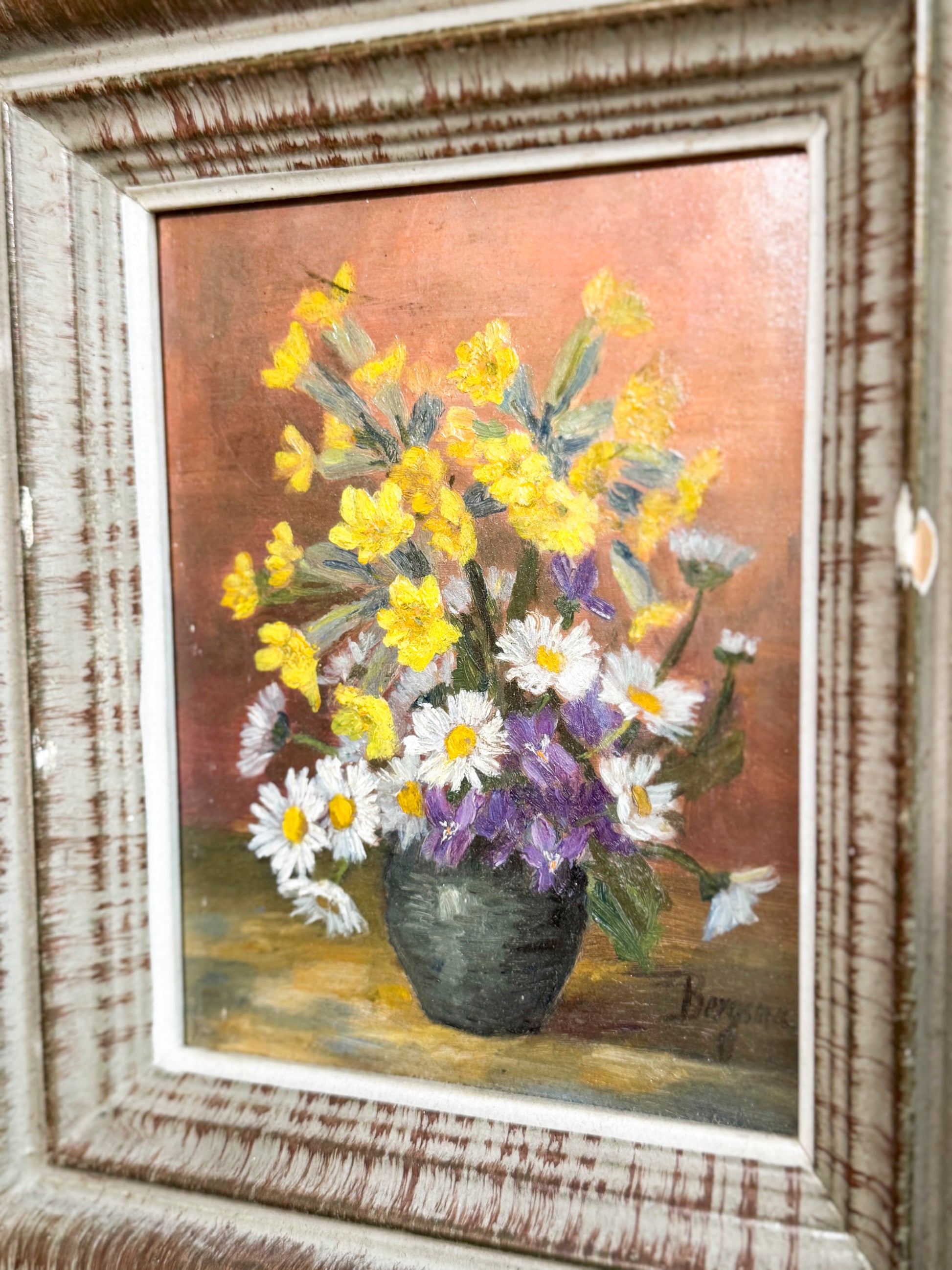 Floral arrangement in a vase 