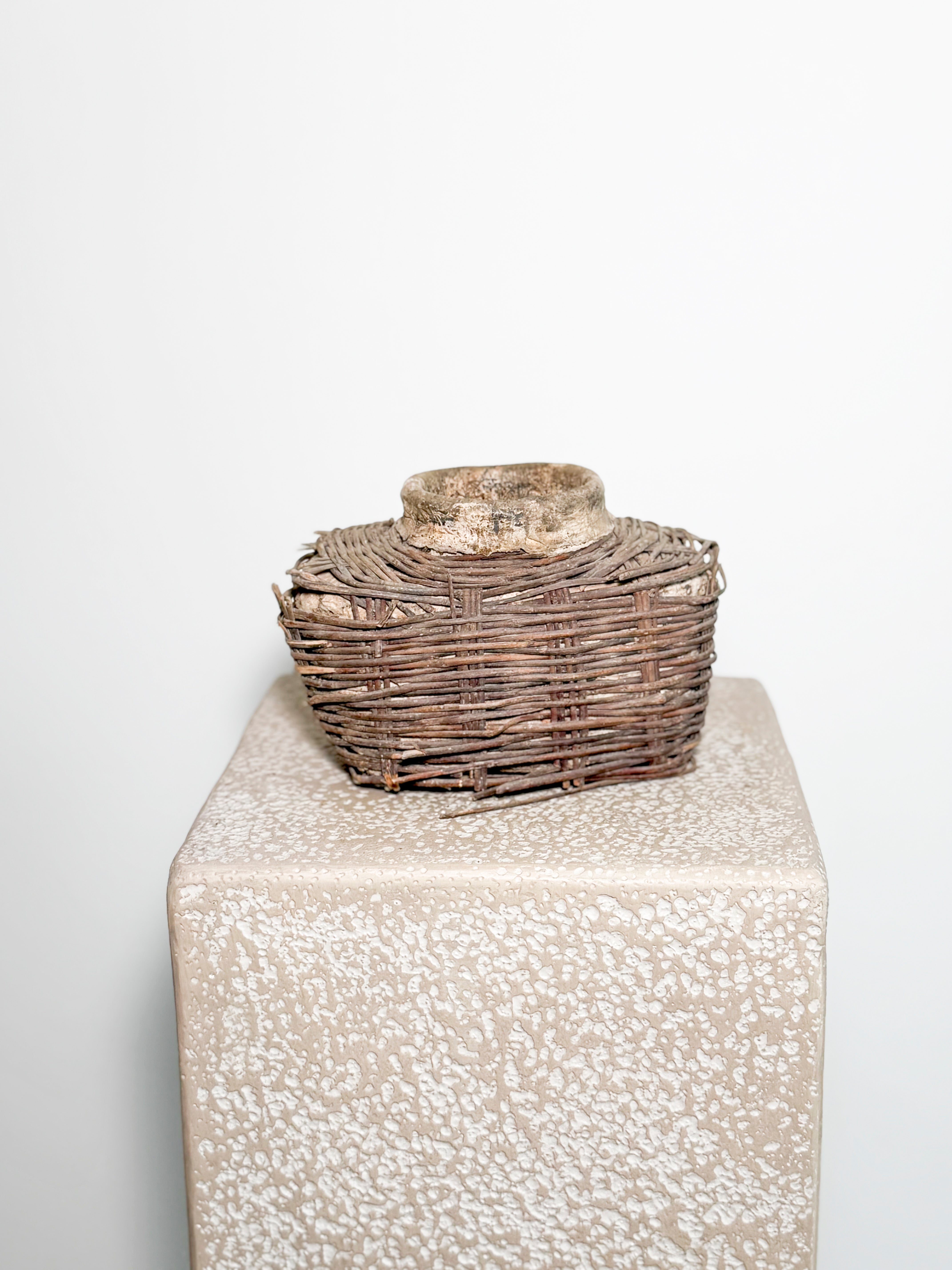 Antique vase loam basket 