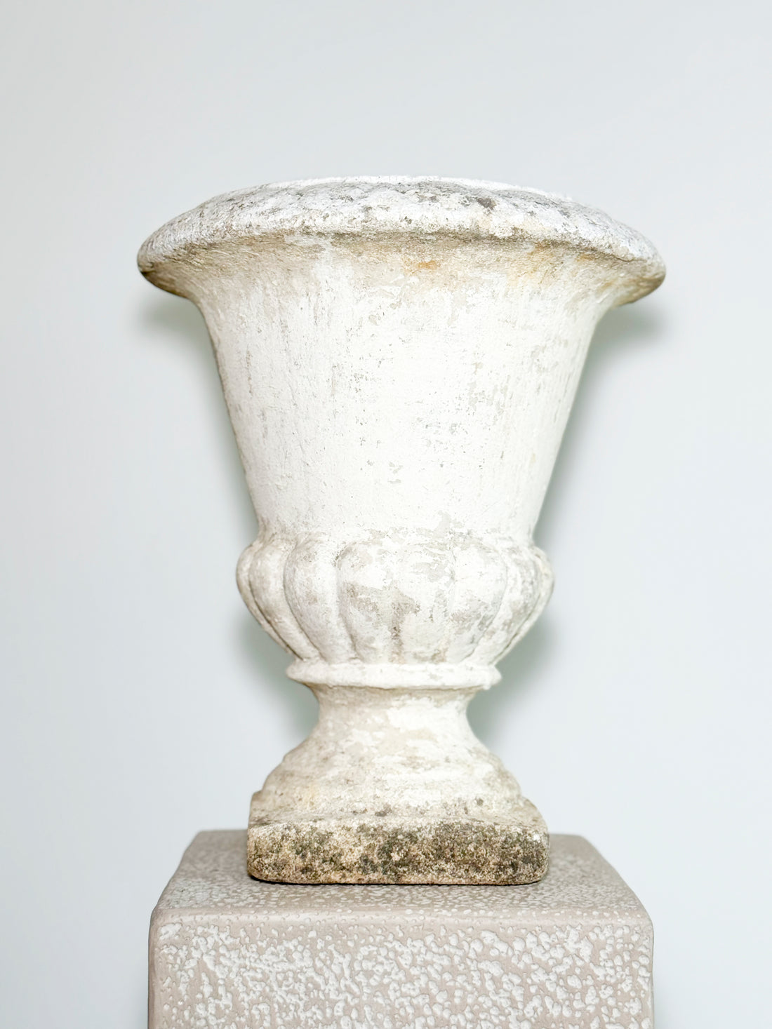 timeless home decor found objects decor
vintage home accessories
antique furniture	
sculptural home objects	
modern rustic interiors art and antiques London, collectible home objects, curated furniture, interior styling decor antique sourcing London, interior styling objects UK, sustainable homeware, curated interiors London