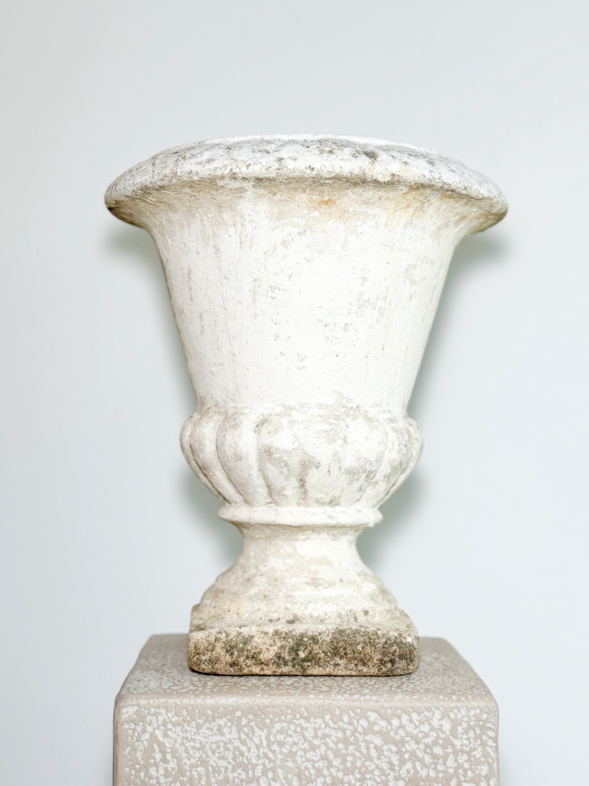 timeless home decor found objects decor
vintage home accessories
antique furniture	
sculptural home objects	
modern rustic interiors art and antiques London, collectible home objects, curated furniture, interior styling decor antique sourcing London, interior styling objects UK, sustainable homeware, curated interiors London