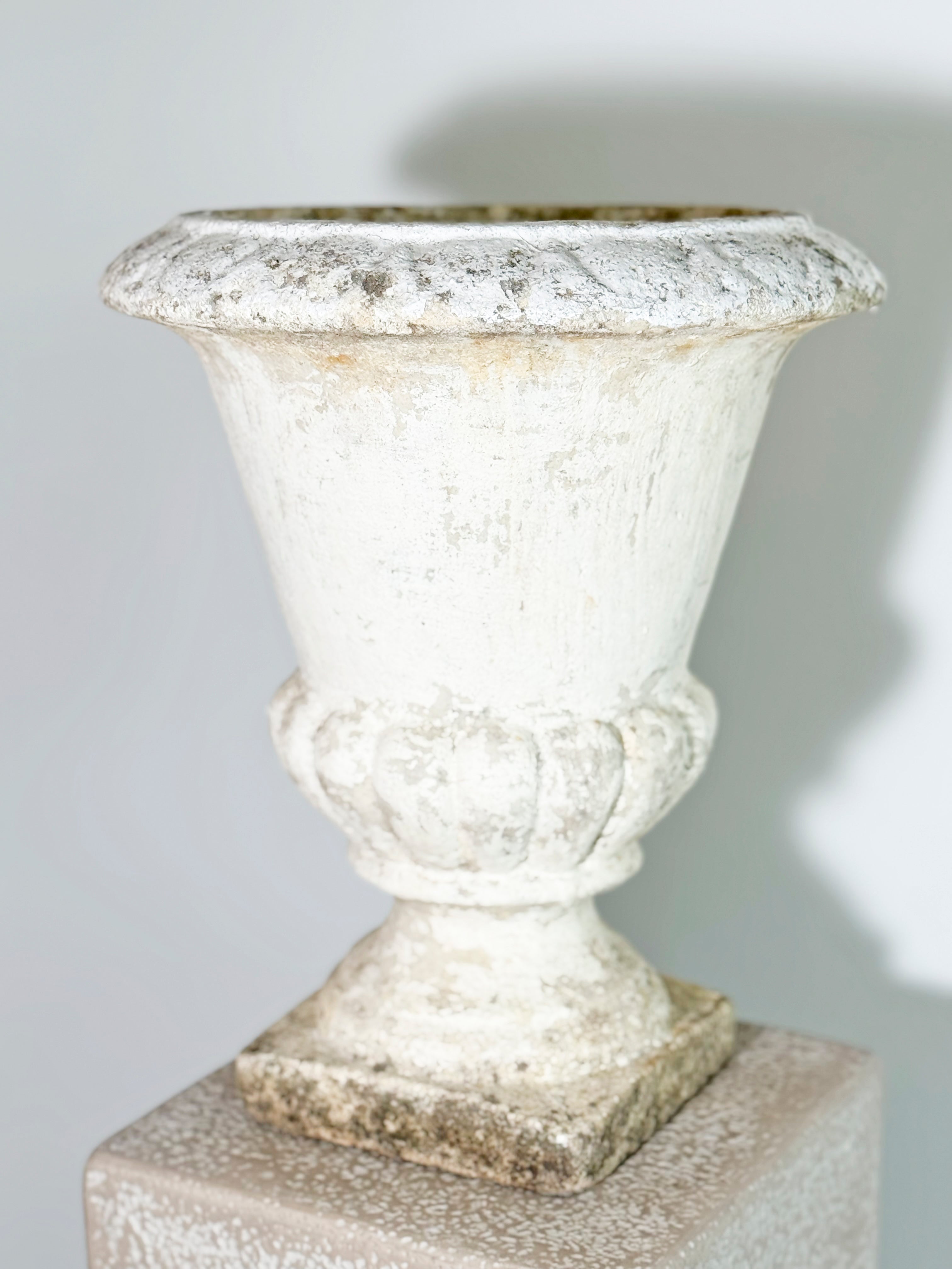 timeless home decor found objects decor
vintage home accessories
antique furniture	
sculptural home objects	
modern rustic interiors art and antiques London, collectible home objects, curated furniture, interior styling decor antique sourcing London, interior styling objects UK, sustainable homeware, curated interiors London